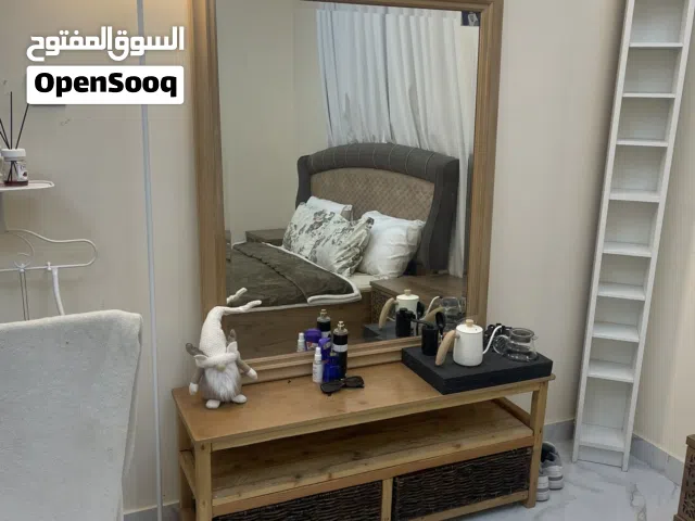 طاوله و منظره بحاله ممتازه