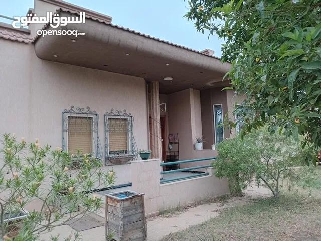 225 m2 5 Bedrooms Townhouse for Sale in Tripoli Salah Al-Din