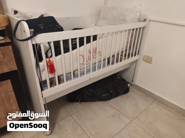 سرير بيبي بحالة ممتازة للبيع