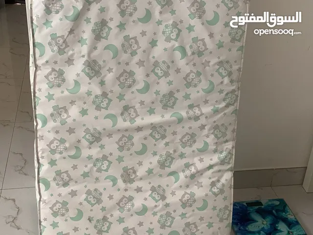 سرير الطفل بحاله جيده