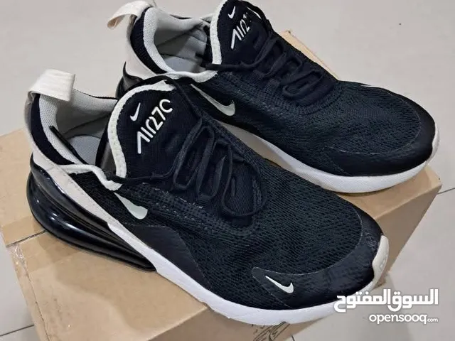 NIKE AIR MAX 270