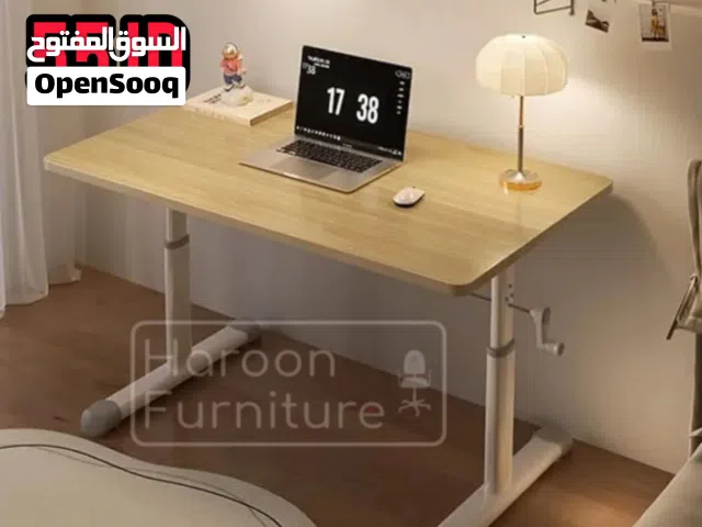 طاولة مكتب دراسية مع تعديل الارتفاع أنيقة بسطح خشبي واسع  وقاعدة معدنية متينة مثالية للعمل والدراسة