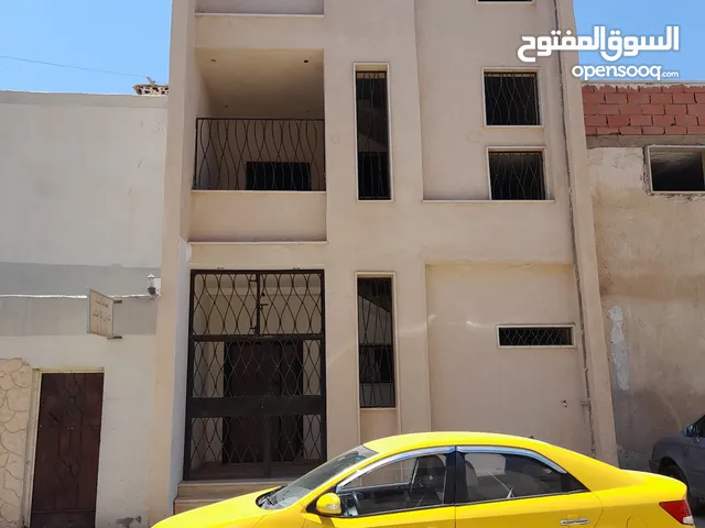 160 m2 2 Bedrooms Townhouse for Sale in Tripoli Ghut Shaal