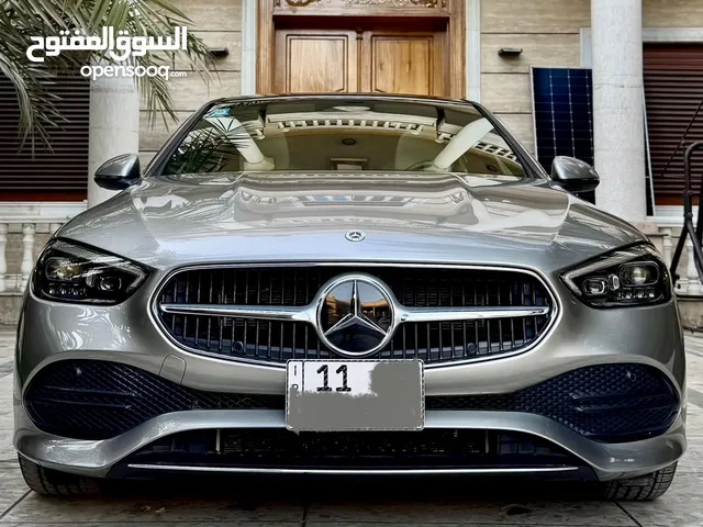 مرسيدس C300 موديل 2023 وارد امريكي رقم بغداد فول مواصفات حادث خلفي بسيط بدون ايرباك قطعتين صبغ
