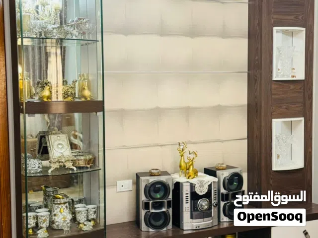 سلام عليكم مكتبه استعمل ممتاز مكتبه ربي يبارك المكان طرابلس مشروع الهضبة