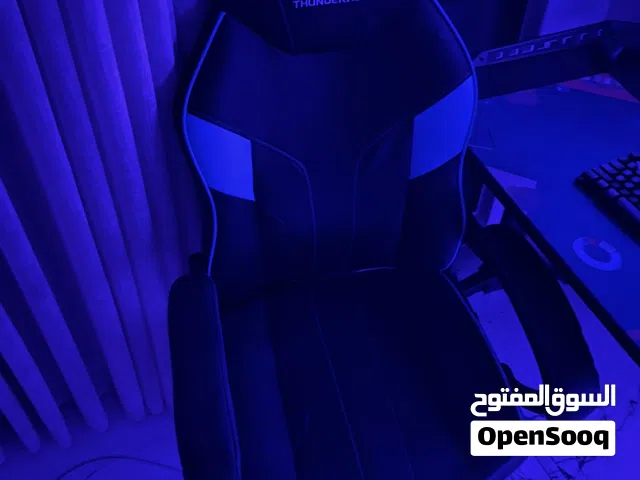 كرسي العاب نظيف ومريح مستخدم استخدام خفيف gaming chair for sale barely used