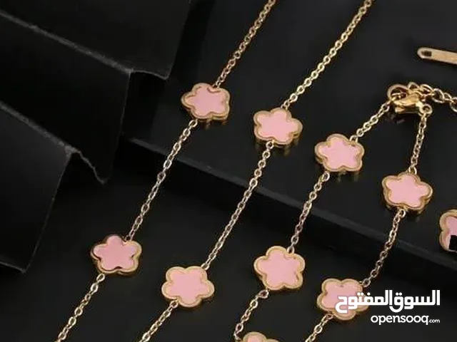 سوار ذهبي فاخر بتصميم أنيق ومميز