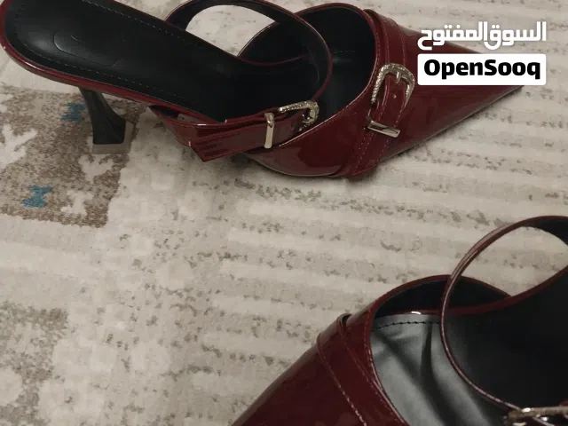 هيلز عنابي جديد لم يلبس