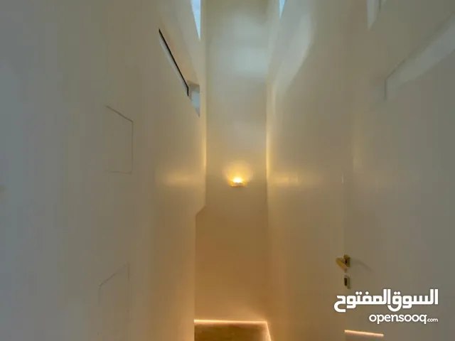 مبني تجاري للبيع هيكل ثلاثه ادوار وبيزمنت المساحه 1000م