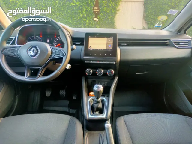 une belle voiture clio 5