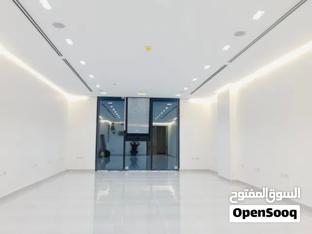 مكتب متشطب للايجار في هايد بارك
