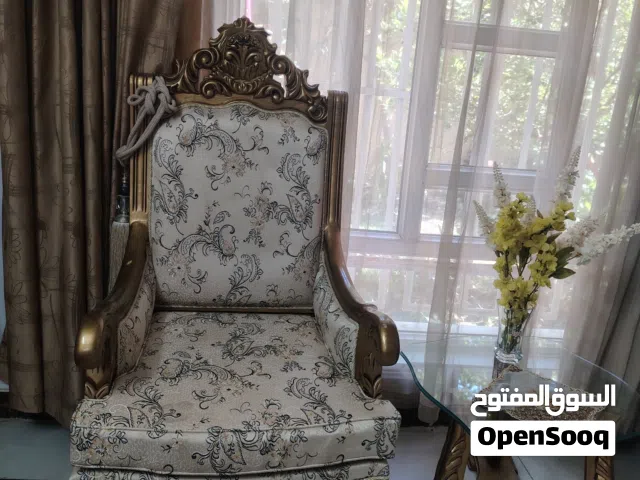 تخم ملكي رئاسي عشر نفرات مع سيت ماصات مكون من 4صغار وواحدة كبيرة مع  ساعة  عامودية ملكية