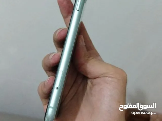 بسبب وعود الكاذبه مو مشتريه ودزلهم جهاز ويرجع يرفضه ويخسر بالعالم ايفون 11 عادي ذاكرته 64 جهاز وتر