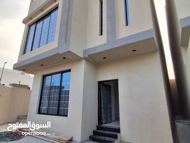 300 m2 4 Bedrooms Villa for Sale in Dammam King Fahd Suburb