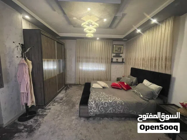 شقه سوبر ديلوكس مفروشه طالبه او عرسان في موقع مميز في الراهبات