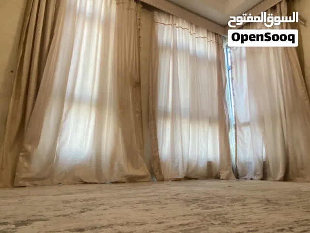 ستارة حجم 4 متر تقريباً