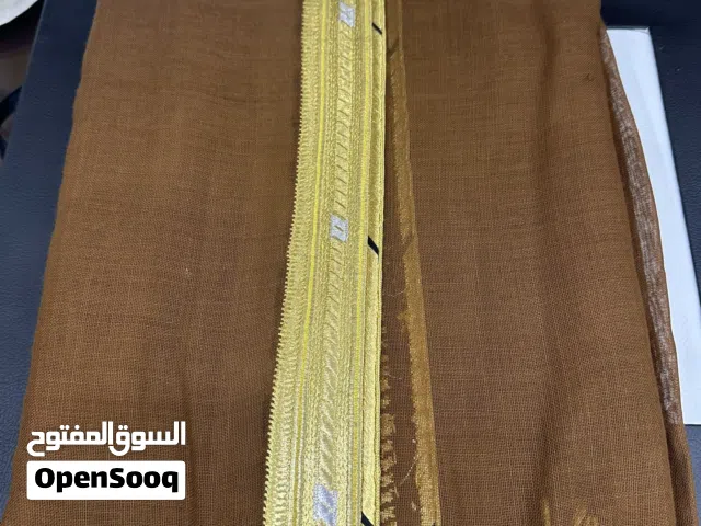 للبيع عدد ثلاث بشوت
