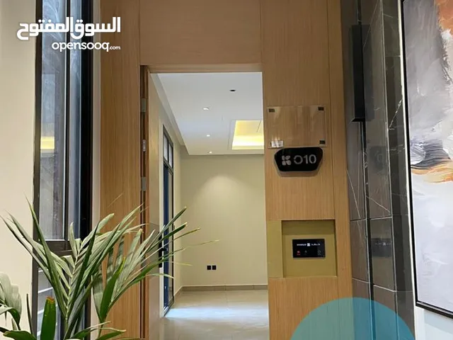 شقة فاخرة لليجار السنوي الرياض حي الياسمين 4غرف ثلاث دورات مياه ومطبخ اوصالة مكيفات اسبيلت عدد4