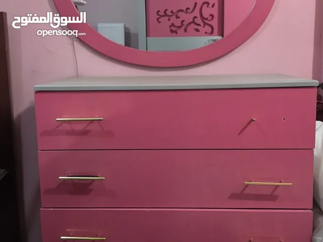 غرفة نوم كاملة للبيع (خزانة، تخت فردي، تسريحة + مراية)