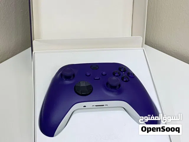 وحدة تحكم للإكس بوكس مع لون مميز ونادر