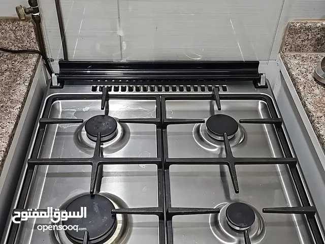فرن غاز ماركة zenet شبه جديد مع سلندر