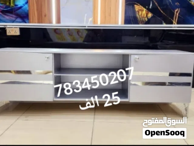 طاولات شاشه ب 25 الف ودواليب باب ب 25 او بابين ب 40 الف