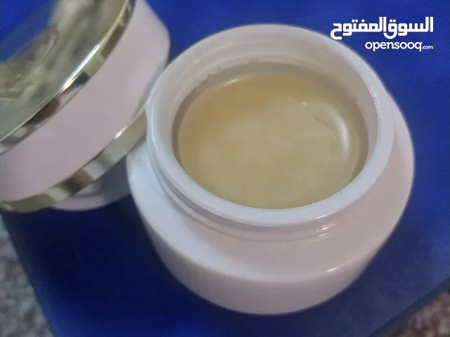 كريم حورية الجنة بزيت شجرة الشاى وشمع النحل