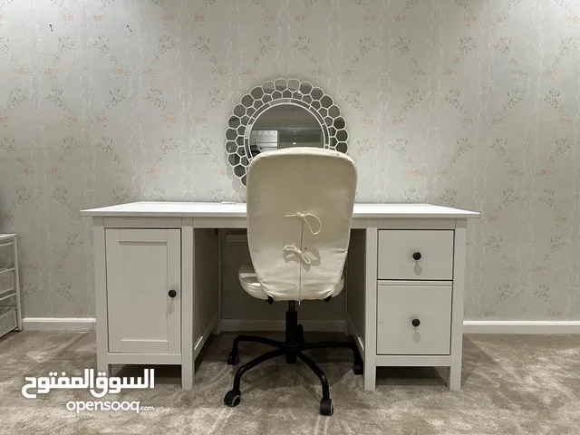مكتب ايكيا للبيع