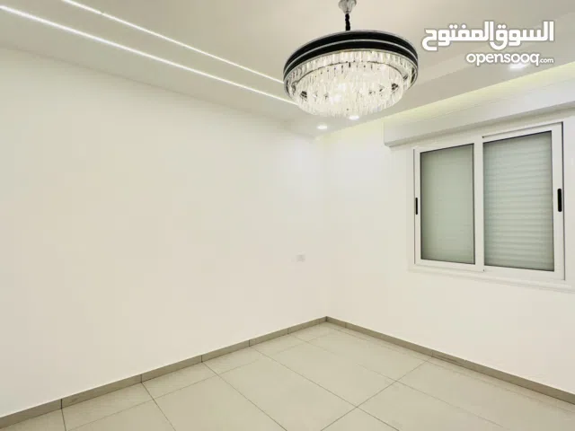 شقة تشطيب ممتاز للبيع السراج طريق المواشي قبل شارع البغدادي ومدرسة الغيران