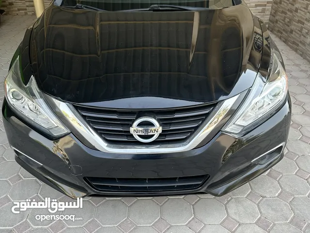 Nissan Altima 2017 SV black with beige interior  السعر غير قابل للتفاوض