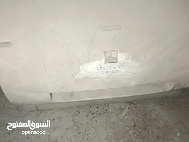 هذه طابعة ليزر Canon Laser Shot LBP-1120.  تستخدم تقنية الطباعة بالليزر أحادية اللون (أبيض وأسود).