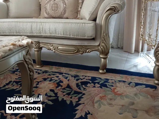 شقه صغيرة غرفتين وحمامين ومطبخ وصالون كبير