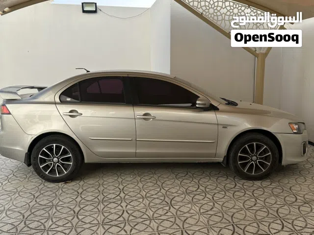 2016 ميتسوبيشي لانسر Standard