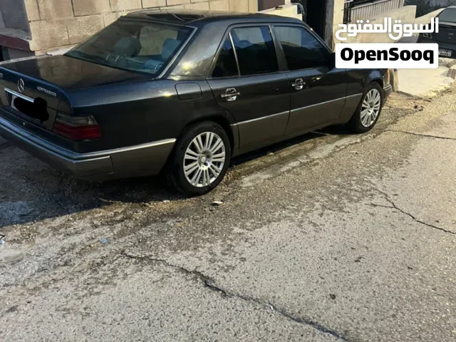 1992 مرسيدس بنز الفئة-E E 200