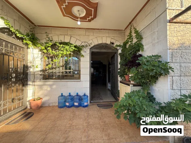 140 m2 3 Bedrooms Townhouse for Sale in Zarqa Al Zarqa Al Jadeedeh