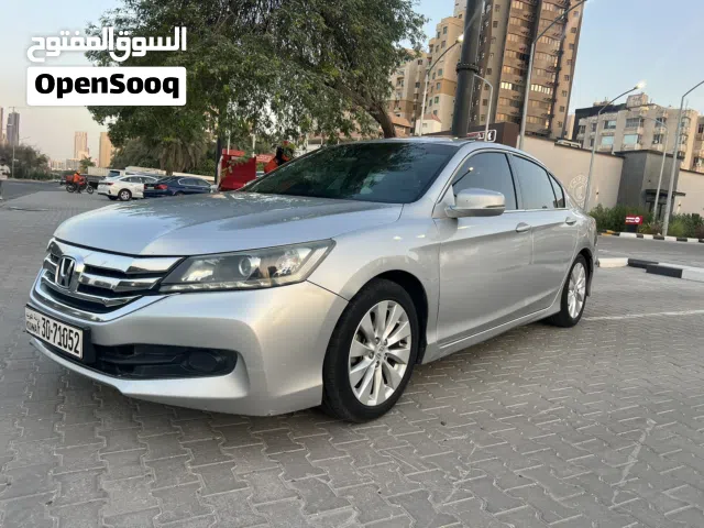 2015 هوندا اكورد Standard