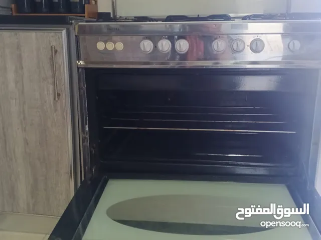 غاز مع فرن بحاله جيده متعطل فيه عين واحده