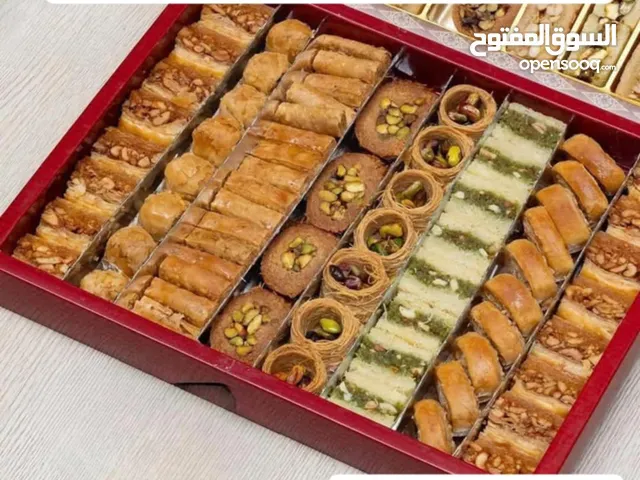 السلام عليكم ورحمة الله انا بنزل ع سورياا وبجيب معي  حلو ناشد لاصلي طري جداا  سمسمية  مبرومه فستق حل