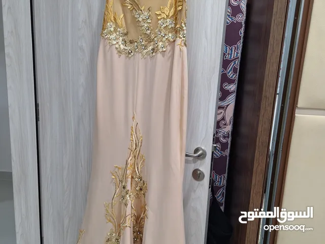 Weddings and Engagements Dresses in Hawally