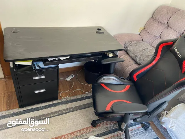 مكتب وكرسي جلد كتير ناعم
