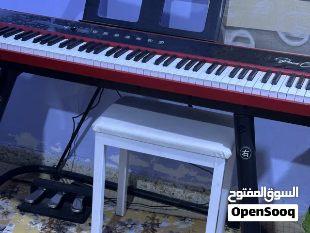 بيانو 88 مفتاح مستعمل نظيف جداً ماركة Piano Center