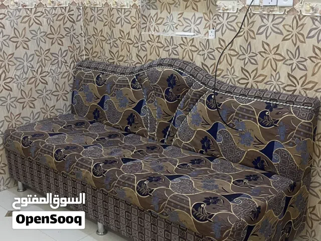 طاولة و كنبة بالمجان