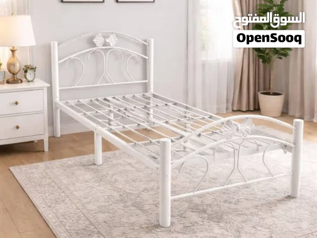 تخت حديد مفرد وطابقين موجود خزاين