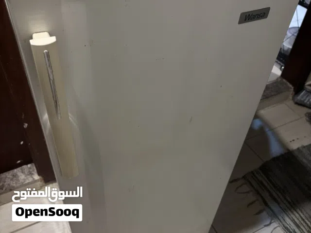 ثلاجة ونسا صغيرة لغرفه او بارتشن فوق الممتازة