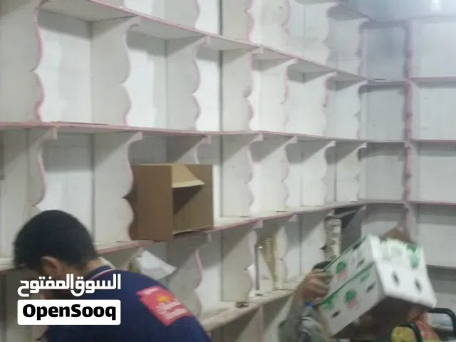 يوجد لدينا تخشيبه مكونه من خمس واجهات واربع زوايا مستخدم نضيف