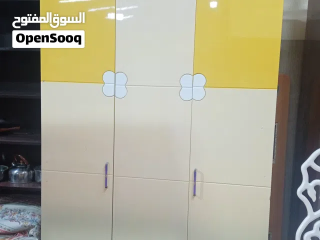 كبت ملابس 3 باب نظيف بحاله ممتازه للبيع ............................................................