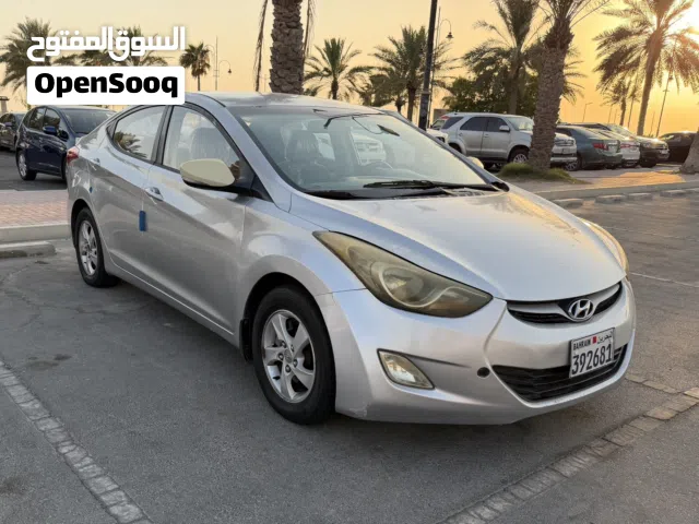 2012 Hyundai Elantra Standard