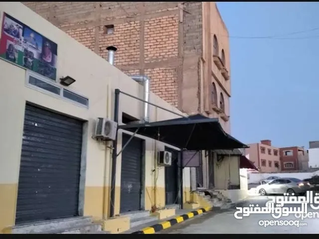 زوز محلات للإيجار على بعد 12م من الشارع الرئيسي قرجي قبل شيل الراحلة