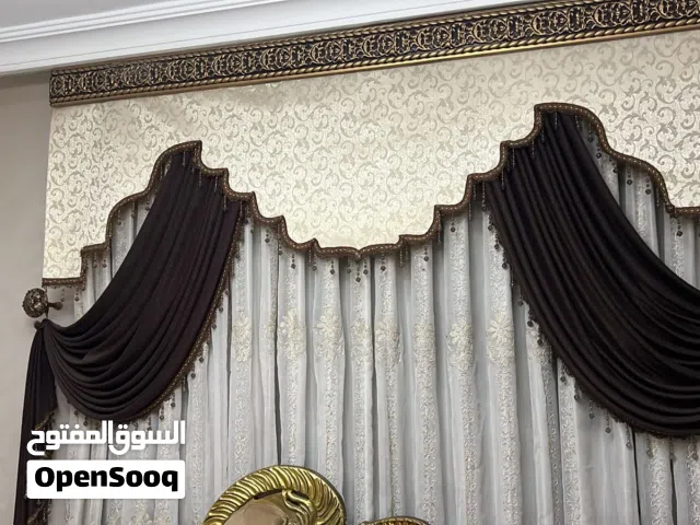 برداية ثقيلة مع ديكور خشب