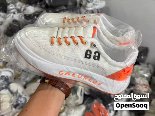 السلام عليكم اخواني راح تجيني بضاعه احذيه رجاليه الوان  وحجام  وشكال جميله بسعار كلش حلوه